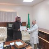 الدكتور ابراهيم الغربي يكرم منسوبي مركز الرعاية الأولية بـ ⁧‫الخماشية‬⁩ بحائل