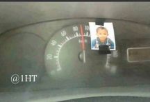 سعودي يضع صورة ابنه على عداد السيارة كي لا يتجاوز السرعة