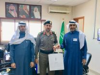 مدير معهد ريادة الأعمال بمدينة حائل  المدرب الأستاذ صالح المطيري يقدم محاضرة تعريفية عن خدمات المعهد واليه الحصول على تمويل لإمتلاك المشاريع الصغيرة من بنك التنمية الإجتماعية في السجن العام بحائل