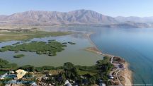 الجفاف والتغيرات المناخية تغير معالم أكبر بحيرة في تركيا