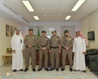 مدير الدفاع المدني بمنطقة حائل يكرم عدد من الافراد