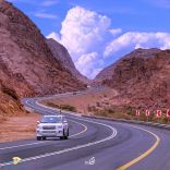 عدداً من اهالي محافظة موقق غرب حائل يناشدون زيادة معدل السرعة الى 120 كلم / ساعة