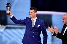 رونالدو يفوز بجائزة الفيفا لأفضل لاعب في عام 2016..