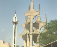 إستجابة لمطالب الأهالي .. أمانة القصيم تزيل مجسمات على شكل صليب بمدخل الوكالة
