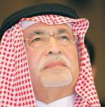 تعيين وزير الإعلام السابق الدكتور عبدالعزيز خوجة سفيرًا لدى المغرب