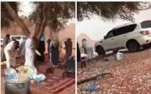 “حبات البرد” تفسد نزهة برية لمجموعة من الأشخاص في حائل