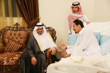 أمير منطقة حائل يزور عبدالعزيز السبهان بعد تعرضه لحادث سير …