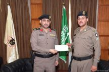 مدير شرطة منطقة حائل يكرم الجندي / حجي الشلاقي
