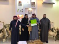 في حائل (زين) تكرم مميزيها والعنزي يكرمهم بالنيابة