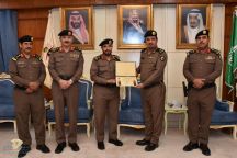 مدير شرطة حائل يكرم الرائد فرحان عطالله العنزي وعدد من الافراد نظير جهودهم