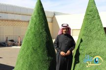 يبتكر طريقة مميزة في أشجار الزينة للمناطق التي لا يوجد بها مياه