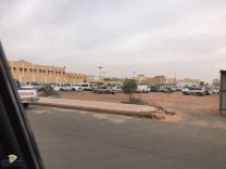 أمانة حائل تسفلت مواقف لا يوجد حولها أي دائرة حكومية ومدرسة بلال بن رباح تحوي 600 طالب لم تسفلت المواقف امامها