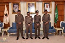 سعادة مدير شرطة منطقة حائل يقلد لعدد من الضباط رتبهم الجديدة