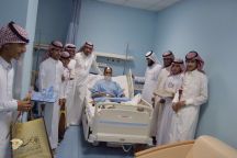 خلال عيد الفطر فُرق مركز حائل التطوعي تزور العديد من مستشفيات المنطقة وتعايد المرضى