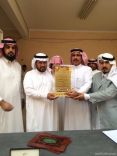 ثانوية الفاروق تكرم المشاركين من منسوبيها في معرض سلمان الحزم وعاصفة العزم ..