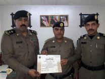 مدير شرطة منطقة حائل يكرم عدد من منسوبي شرطة بقعاء