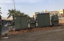 عدادات ضخمه جديده توضع على جانب طريق الملك عبدالعزيز بحائل رغم مشروع الإزالة