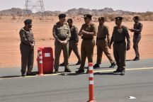 مدير شرطة منطقة حائل يقوم بجولة تفقدية لمواقع الجهات الأمنية