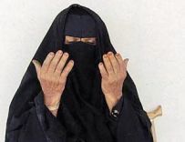 مسنة سبعينية تقيم دعوى قضائية ضد أبنائها “المعلم والطبيب والمهندس”