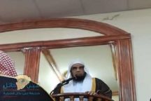 إمام مسجد يلقي خطبتي الجمعة أول أيام العيد في “دقيقة ونصف”