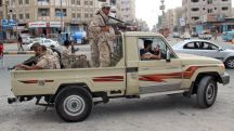 60 قتيلاً بهجوم انتحاري في عدن