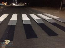 بالصور: النقل تنفذ خطوط مشاة ثلاثية الأبعاد في بعض المناطق.. وانتقاد واسع لهذه الخطوة