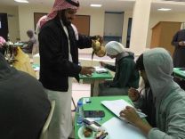 معلمون يقدمون ( القدوع و القهوه ) للطلاب داخل لجان الامتحانات ( صــــور )
