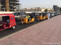 بالصور.. عربات “التوكتوك” تجوب شوارع جدة