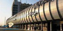 أمانة موظف بمطار القاهرة تعيد حقيبة راكب سعودي تحوي مبلغاً يقارب ربع مليون ريال