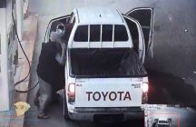بالفيديو …. الاعتداء على وافد بمحطة وقود