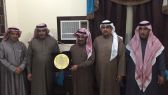 أبناء خاتم الغيثي يكرمون عبدالرحمن الغيثي لموقفه مع قريبهم
