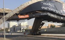 بالصور: إغلاق طريق المدينة بجميع الاتجاهات بسبب هذه الشاحنة