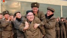 الصورة التي اذهلت العالم.. الرجل الغامض الذي قفز على ظهر ديكتاتور كوريا الشمالية؟