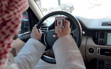 إمام مسجد يقول : استخدام الجوال أثناء قيادة السيارة من الكبائر!