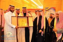 أمير حائل يكرم معلم التربية البدنية الأستاذ نواف بخيت الغربي لمبادرته بإطلاق برنامج “معا نحارب السمنة” في مدرسة النووي