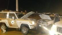 رجال الأمن بحائل يساعدون المواطنين المتضررين من الأمطار